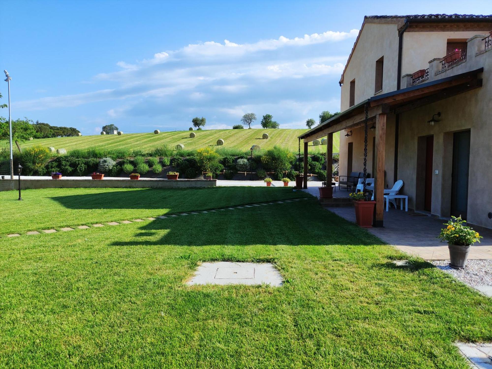 Casa Montefiore 13 Girasoli Lt Nella Tranquilla Campagna Marchigiana Ancona Exterior photo